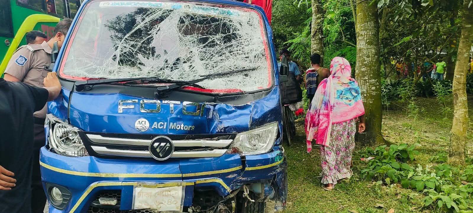 ঠাকুরগাঁওয়ে ভূল্লীতে সড়ক দুর্ঘটনায় প্রাণ গেল নারীসহ দুজনের, আহত ৪