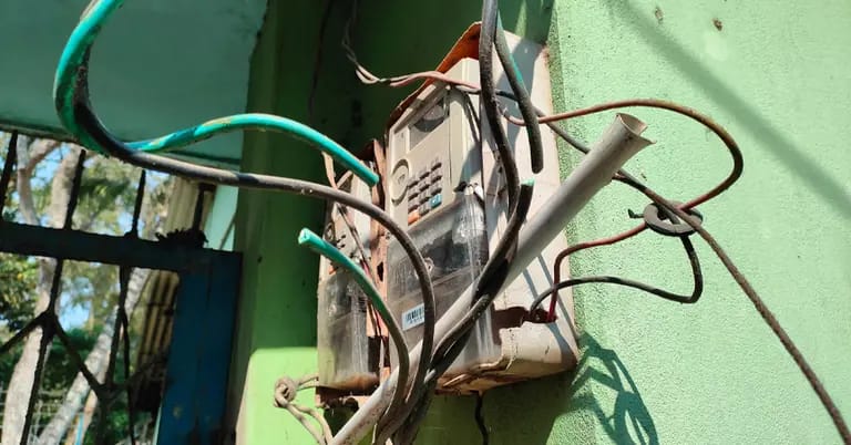 গোপালগঞ্জ শহরের কয়েকটি এলাকায় বিদ্যুতের তার চুরি, রাতে আতঙ্ক।