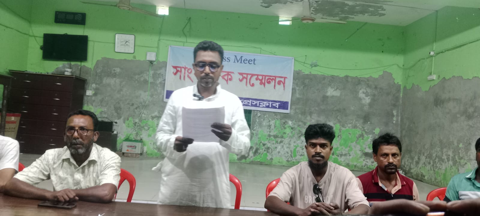 পাইকগাছা প্রেসক্লাবে পাল্টা-পাল্টি সংবাদ সম্মেলন নিরপেক্ষ তদন্ত ও হয়রানি বন্ধের দাবি!
