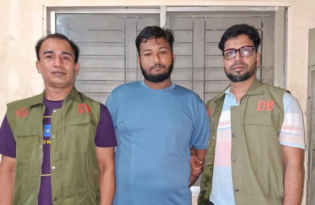কুমিল্লায় ৩ সাংবাদিককে মারধর : প্রধান আসামি শাওন গ্রেপ্তার