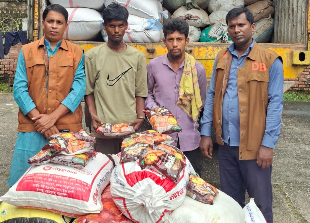 বিশ্বম্ভরপুরে ৬৫ লাখ টাকার ভারতীয় ফুচকাসহ কাভার্ডভ্যান জব্দ, আটক ২।