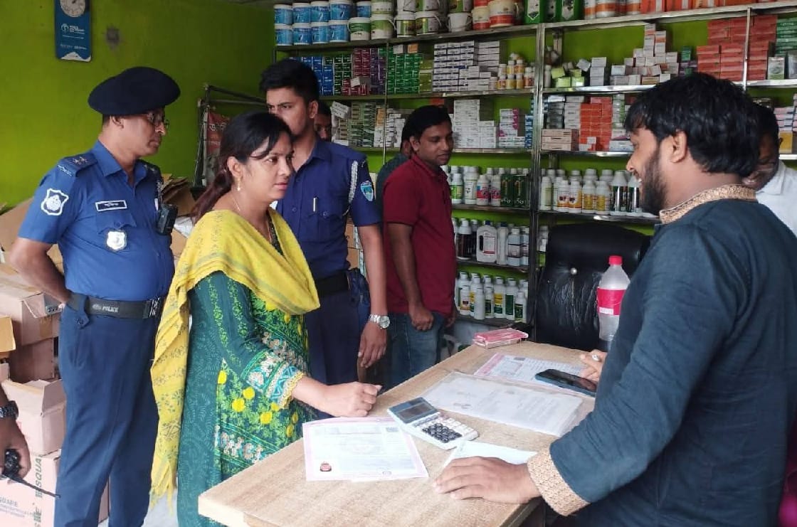 মেয়াদোত্তীর্ণ ওষুধ ও স্যাম্পল রাখার দায়ে দুই ভেটেরিনারি ফার্মেসিকে জরিমানা