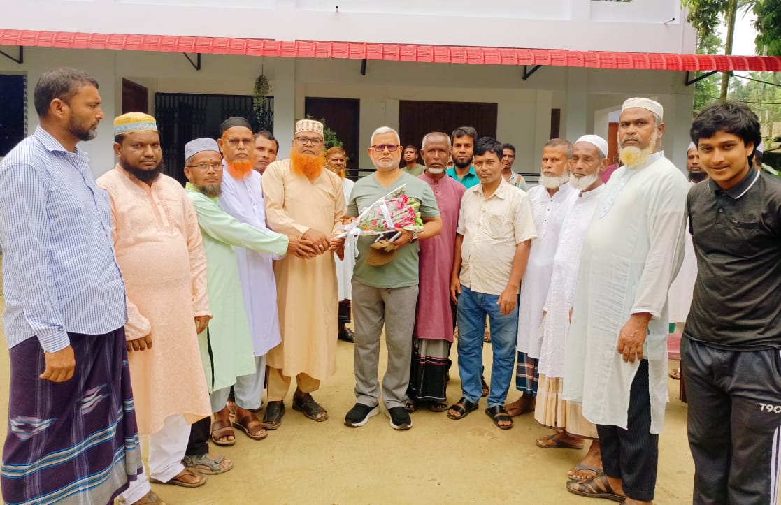 বীরগঞ্জে এমপি মনজুরুল ইসলামকে ওলামা দলের নবগঠিত কমিটির শুভেচ্ছা