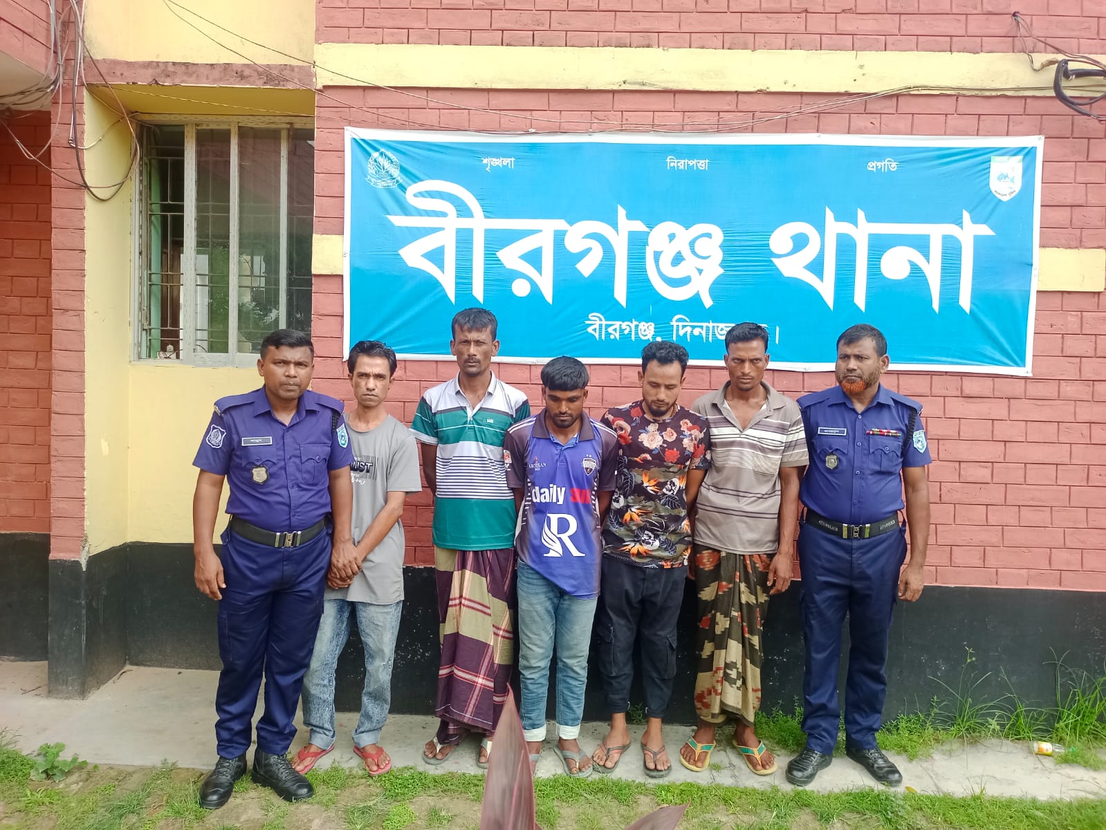 দিনাজপুর বীরগঞ্জে ভ্রাম্যমাণ আদালতে ৫ নেশাখোরের ৬ মাস করে কারাদণ্ড।