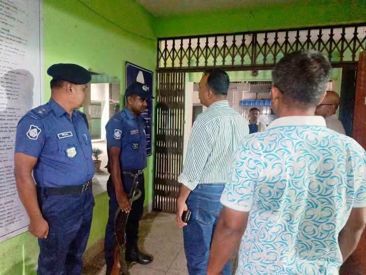 দিনাজপুর বীরগঞ্জে থানা আকস্মিক পরিদর্শন করলেন_পুলিশ সুপার জেদান আল মুসা,