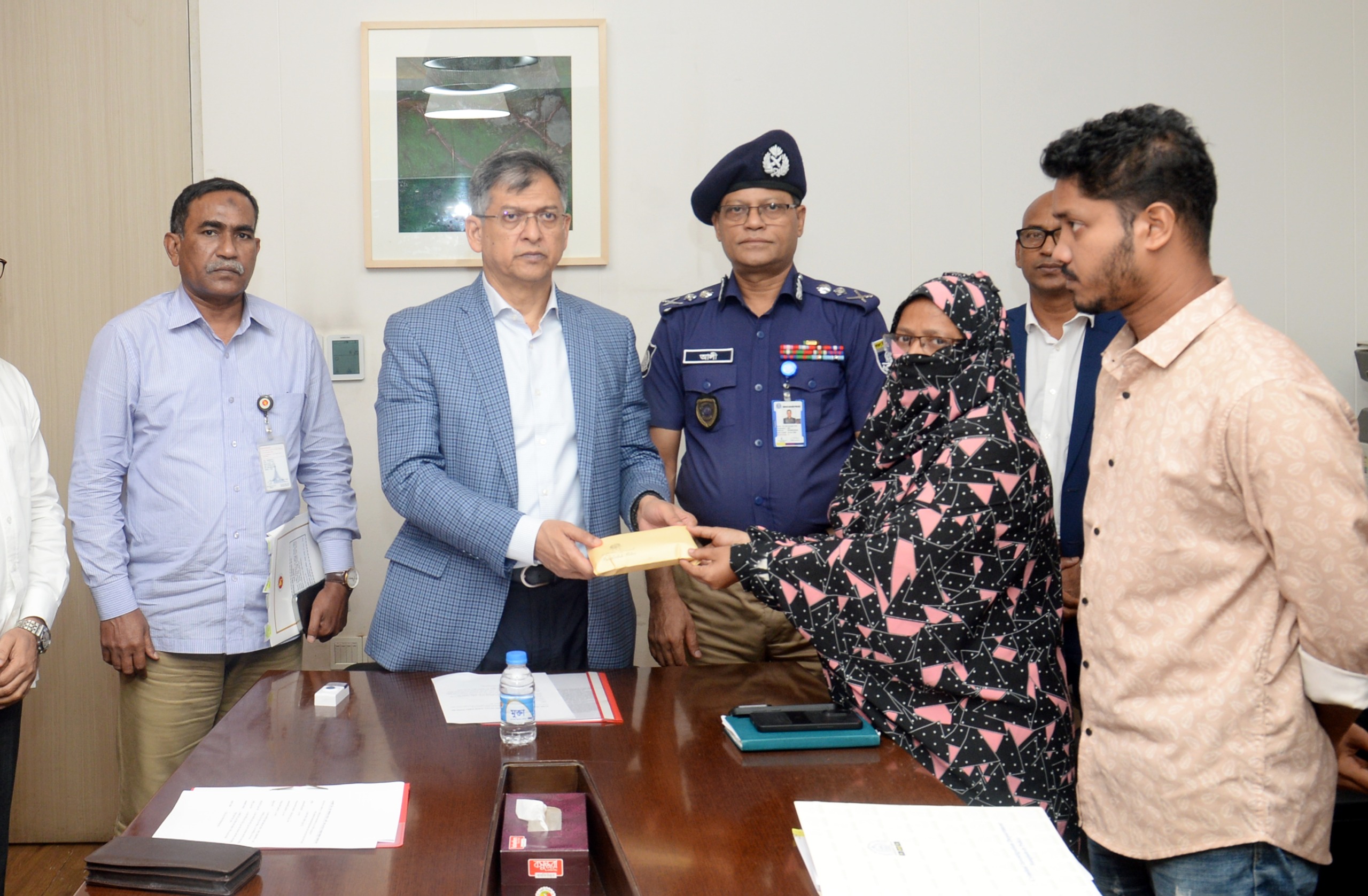 সাভারে এসআই আলতাফ হোসেন হত্যা, জড়িতদের দ্রুত গ্রেপ্তারের নির্দেশ স্বরাষ্ট্রমন্ত্রীর