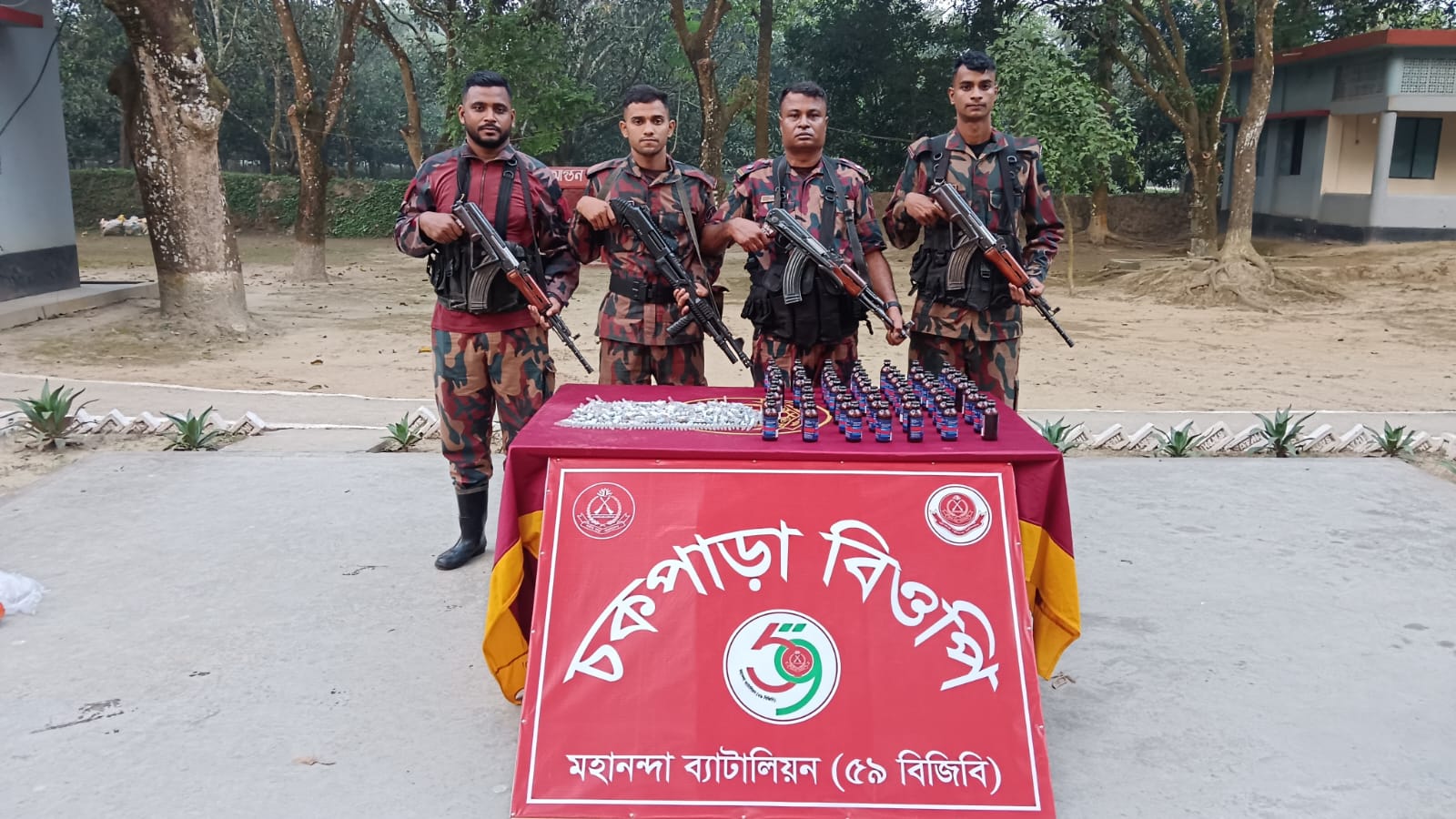শিবগঞ্জ সীমান্তে ৫৯ বিজিবি’র অভিযান বিপুল পরিমাণ ভারতীয় মাদক জব্দ